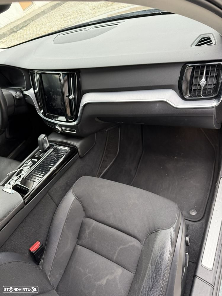 Volvo V60 2.0 T8 AWD TE Momentum Plus - 13