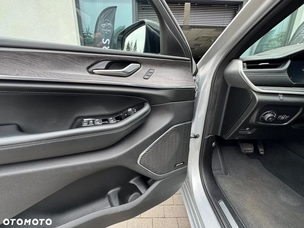 Jeep Grand Cherokee - 23