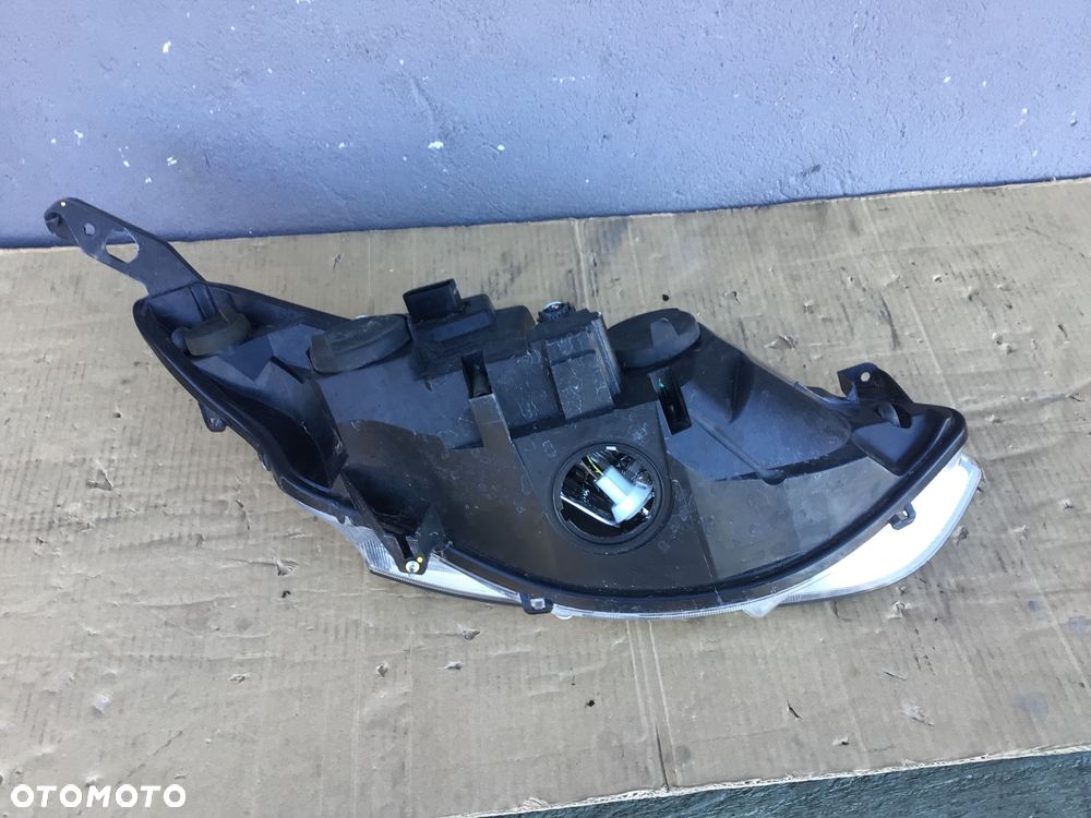 Lampa przednia lewa Ford B-max - 4