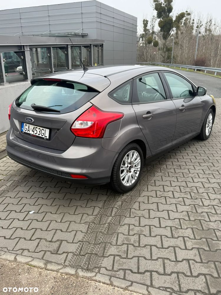 Ford Focus 1.6 Ambiente - 4