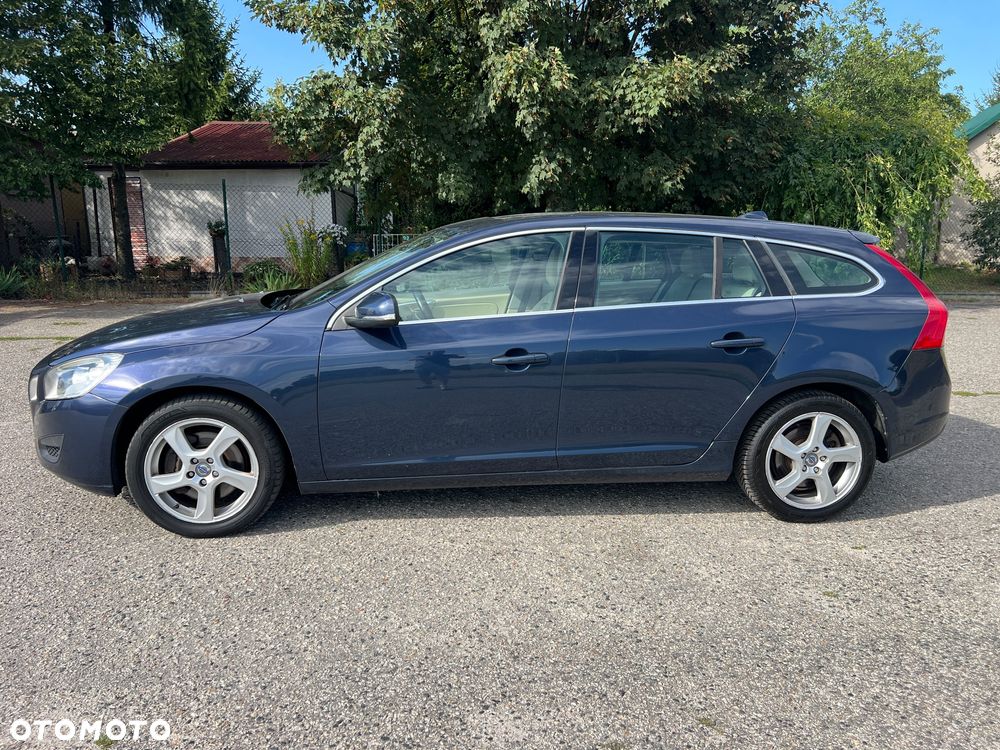 Volvo V60 D5 Momentum - 8