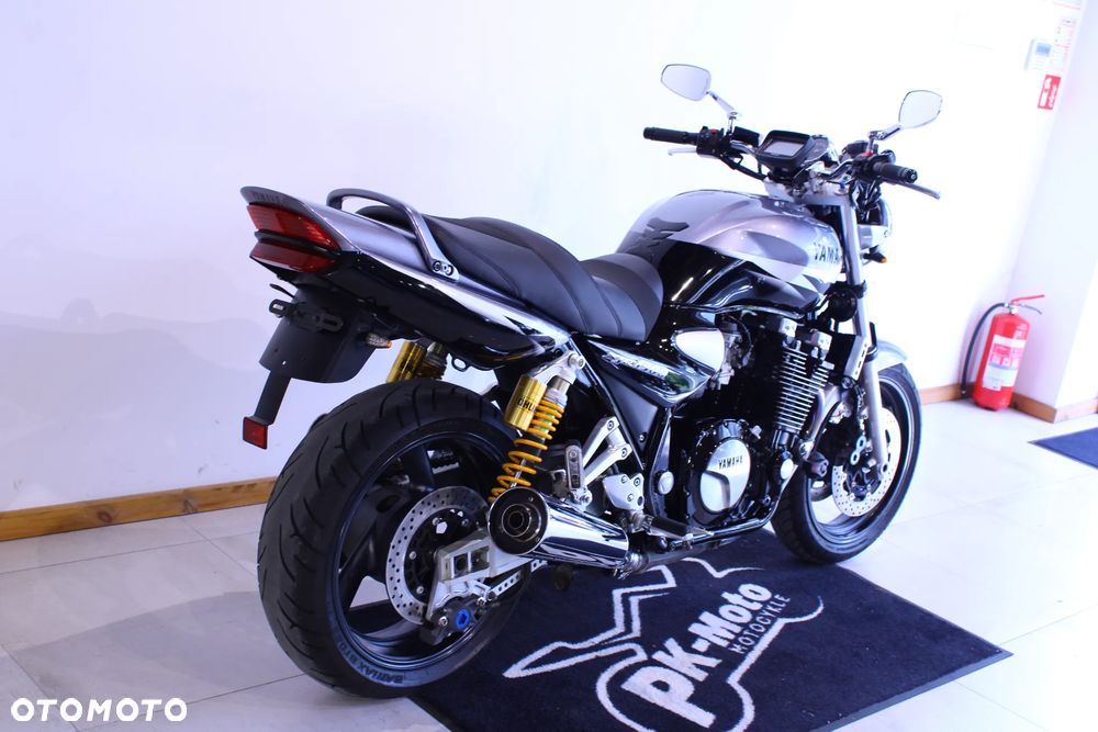 Yamaha XJR - 7