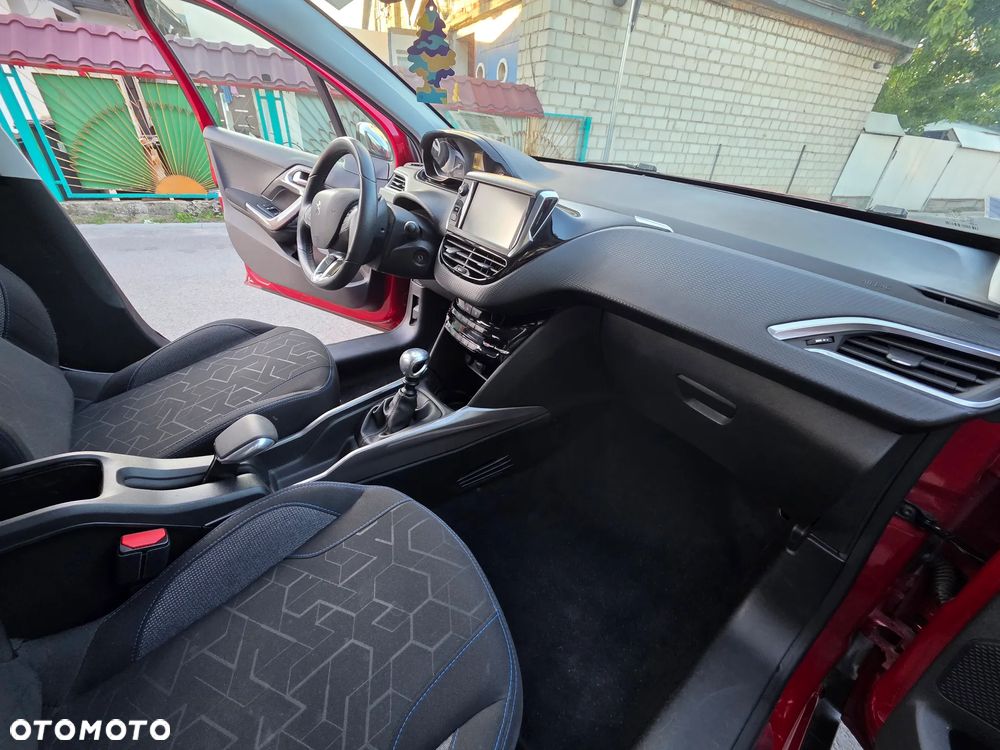 Peugeot 2008 BlueHDi 100 STOP & START Style - 14