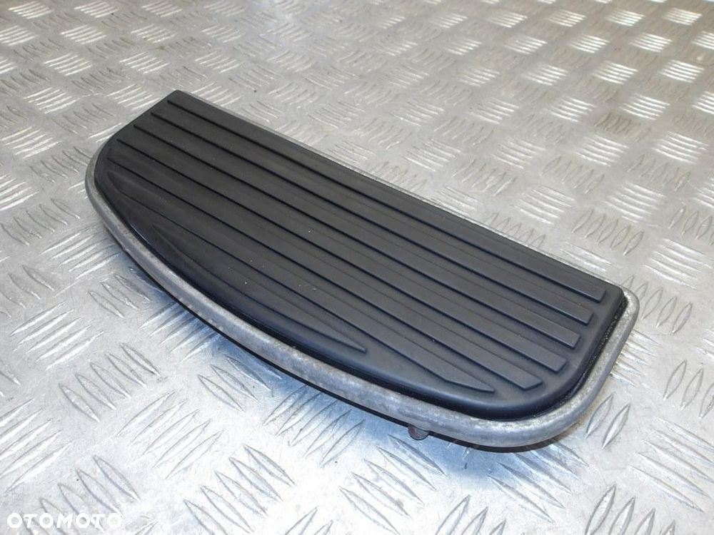 Podest podnóżek kierowcy przód lewy KAWASAKI VN 1500 VULCAN NOMAD 1998-2004  PN: 34028-1497 , 92161-1154 - 1