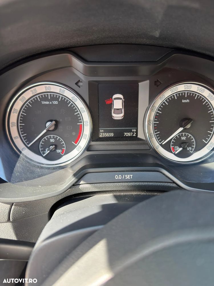 Skoda Octavia 1.6 TDI DSG Style - 8