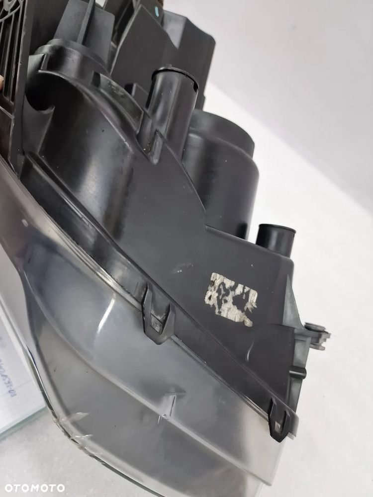 VW AMAROK 2H 09- PRAWA LAMPA PRZEDNIA PRZÓD , NR AUKCJI LA102 - 11