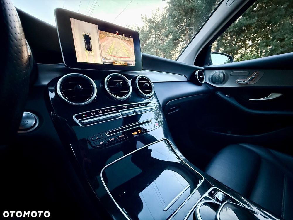 Mercedes-Benz GLC 350 e 4Matic 7G-TRONIC AMG Line - 27