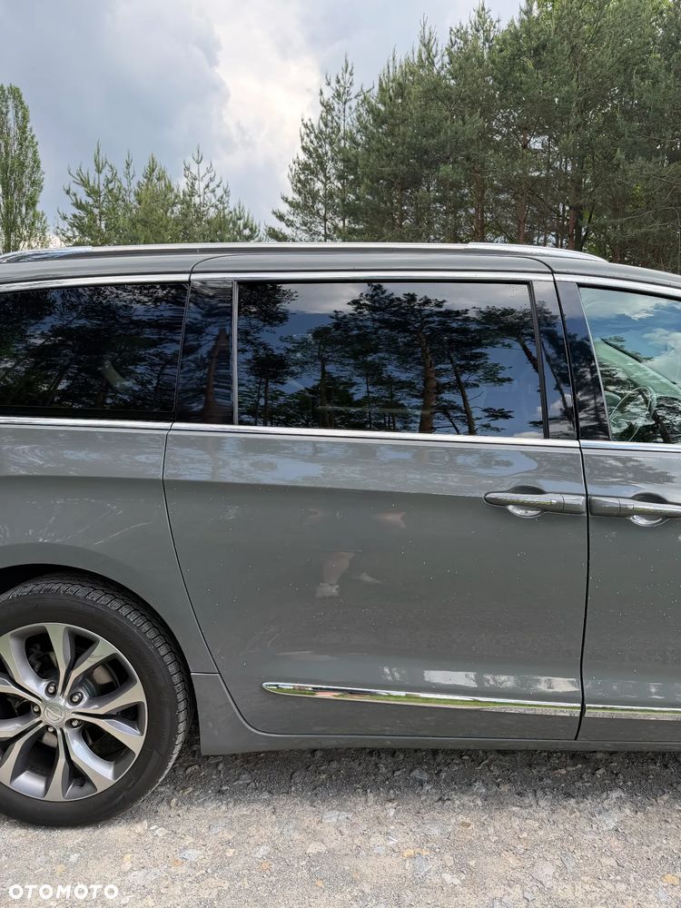 Chrysler Pacifica - 11