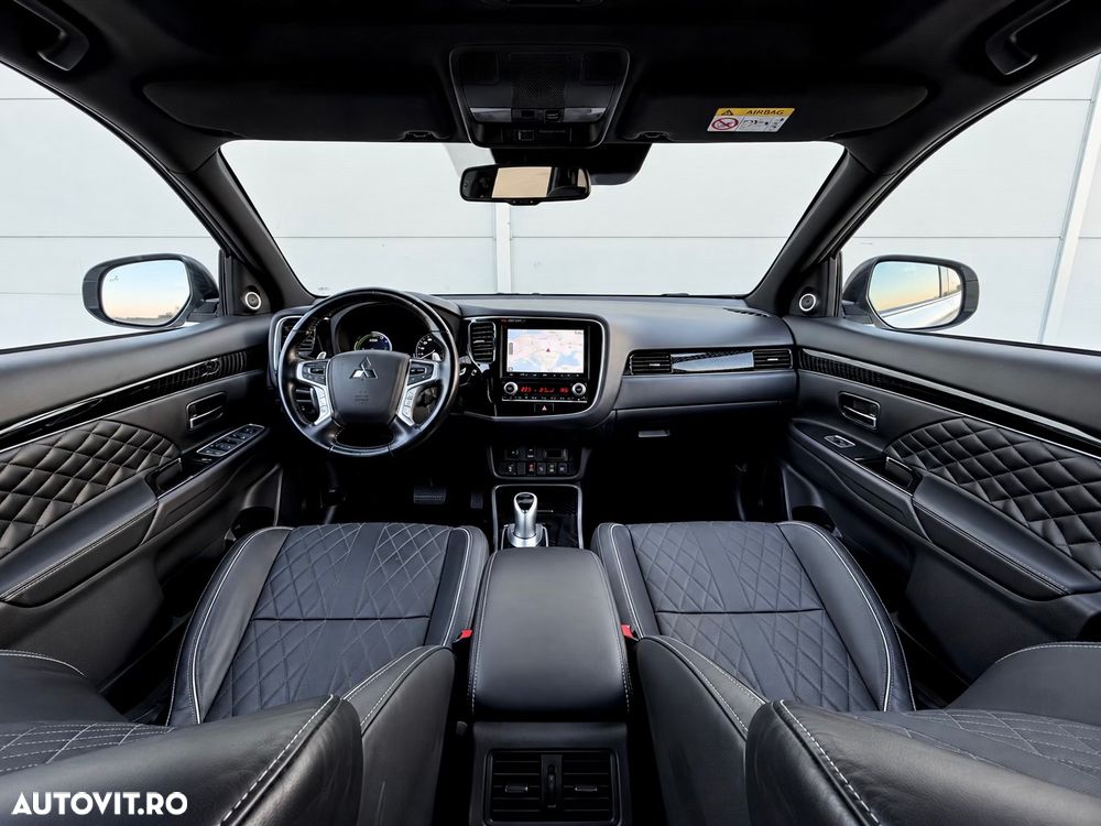 Mitsubishi Outlander - 22