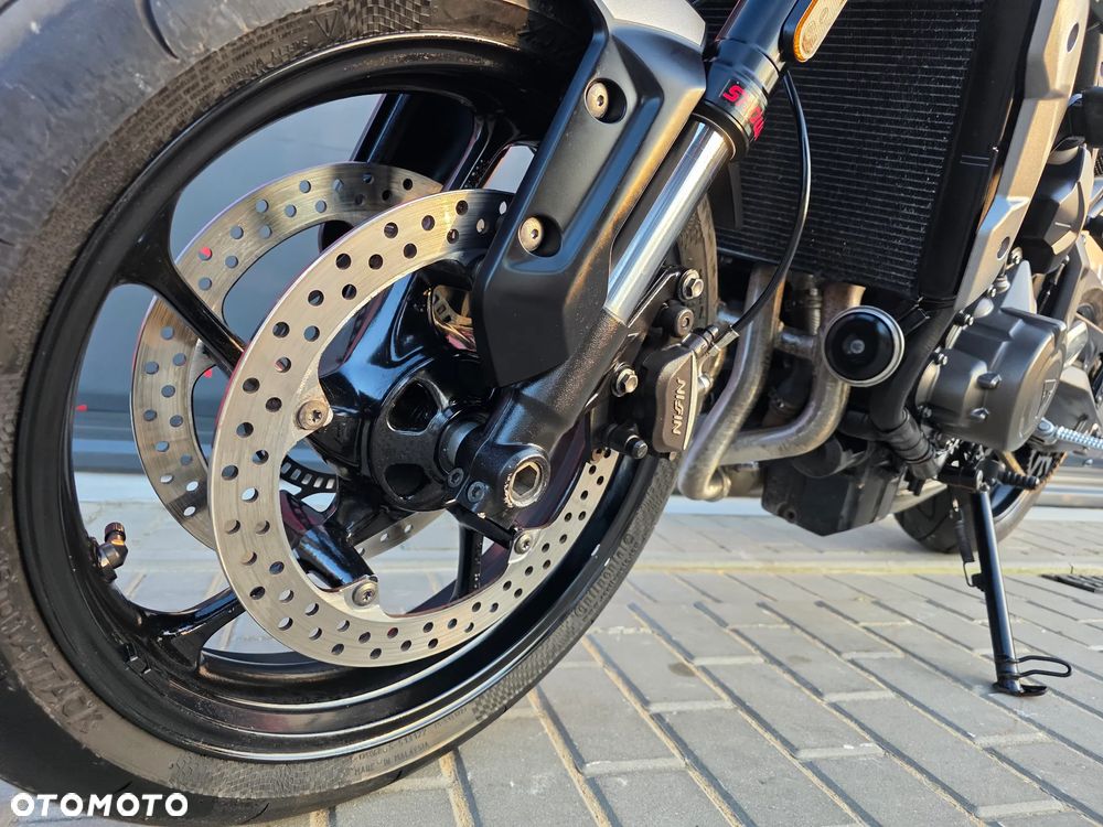 Triumph Trident - 16
