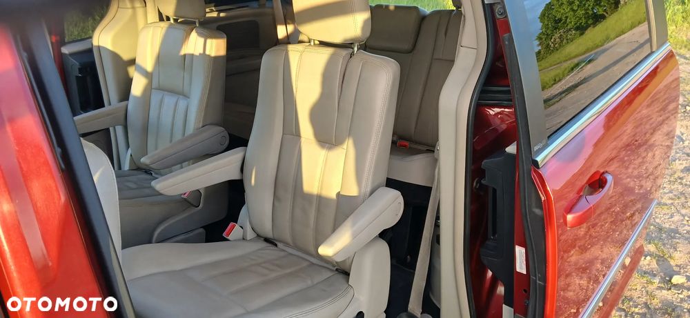 Chrysler Town & Country 3.6 Limited - 11