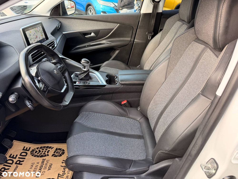 Peugeot 3008 1.2 PureTech Allure S&S - 31
