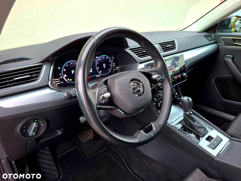 Skoda Superb 2.0 TDI DSG Premium Edition - 32