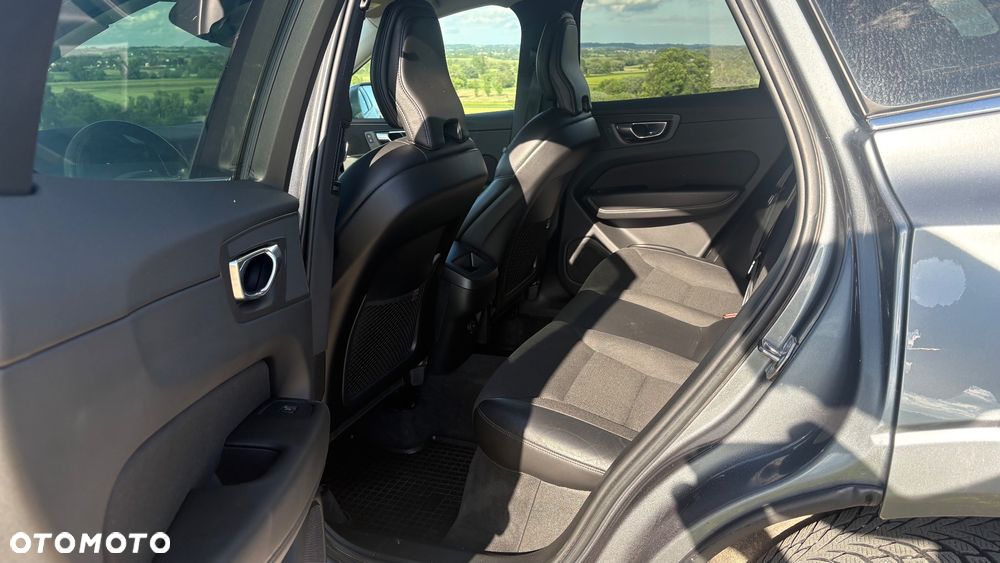 Volvo XC 60 B4 D Momentum - 9