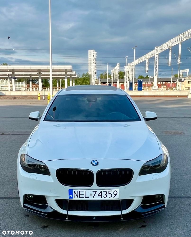 BMW Seria 5 550i xDrive Sport-Aut - 4