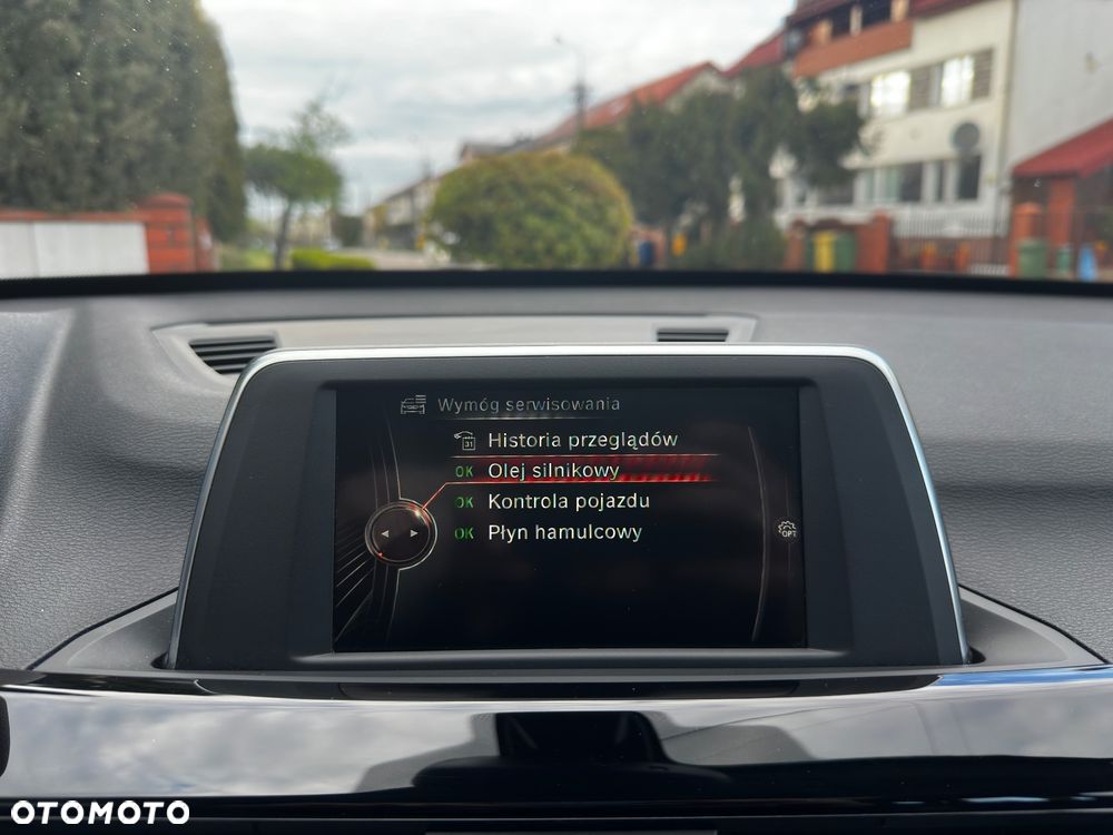 BMW X1 xDrive20i Sport Line - 32