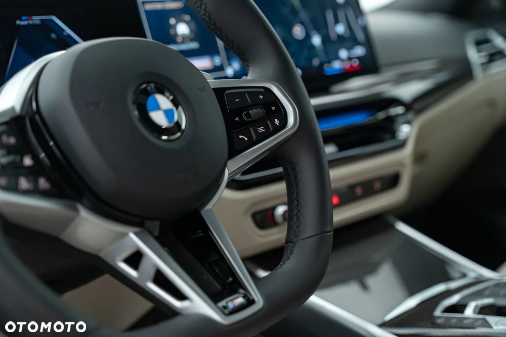 BMW Seria 3 330i xDrive M Sport - 24