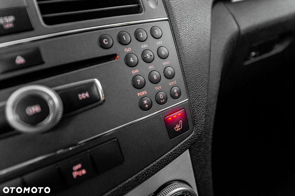Mercedes-Benz Klasa C 200 7G-TRONIC Avantgarde Edition - 32