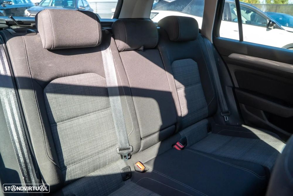 VW Passat Variant 2.0 TDi Elegance DSG - 29