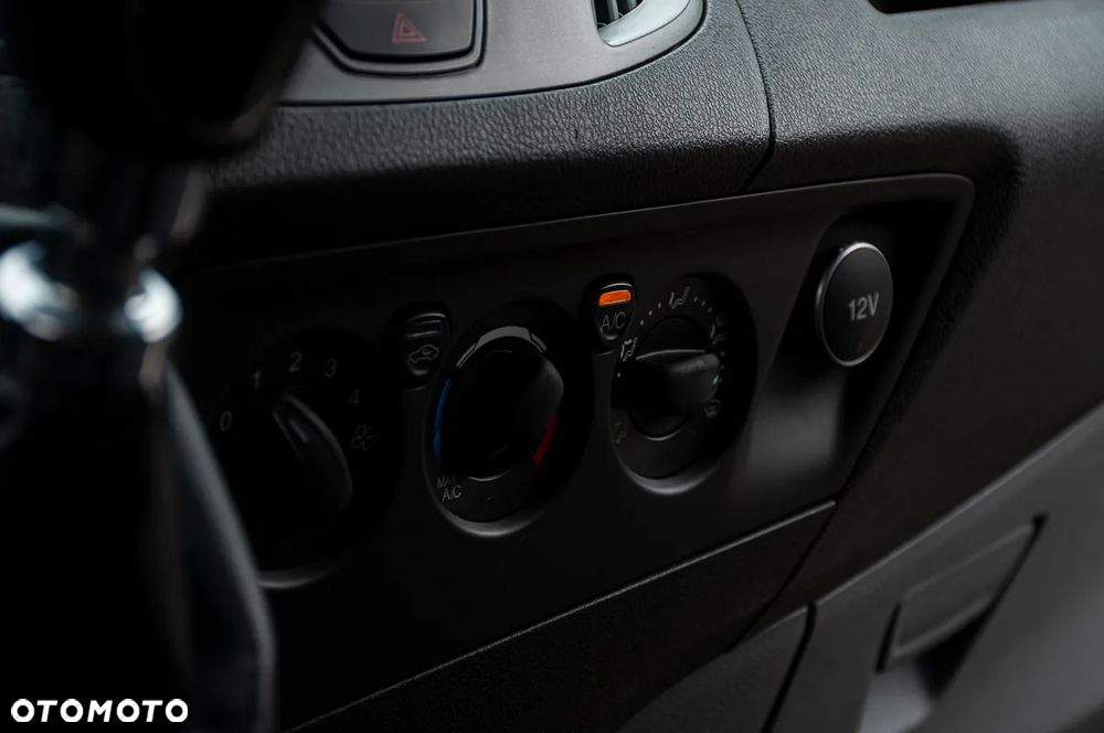 Ford TRANSIT CUSTOM - 28