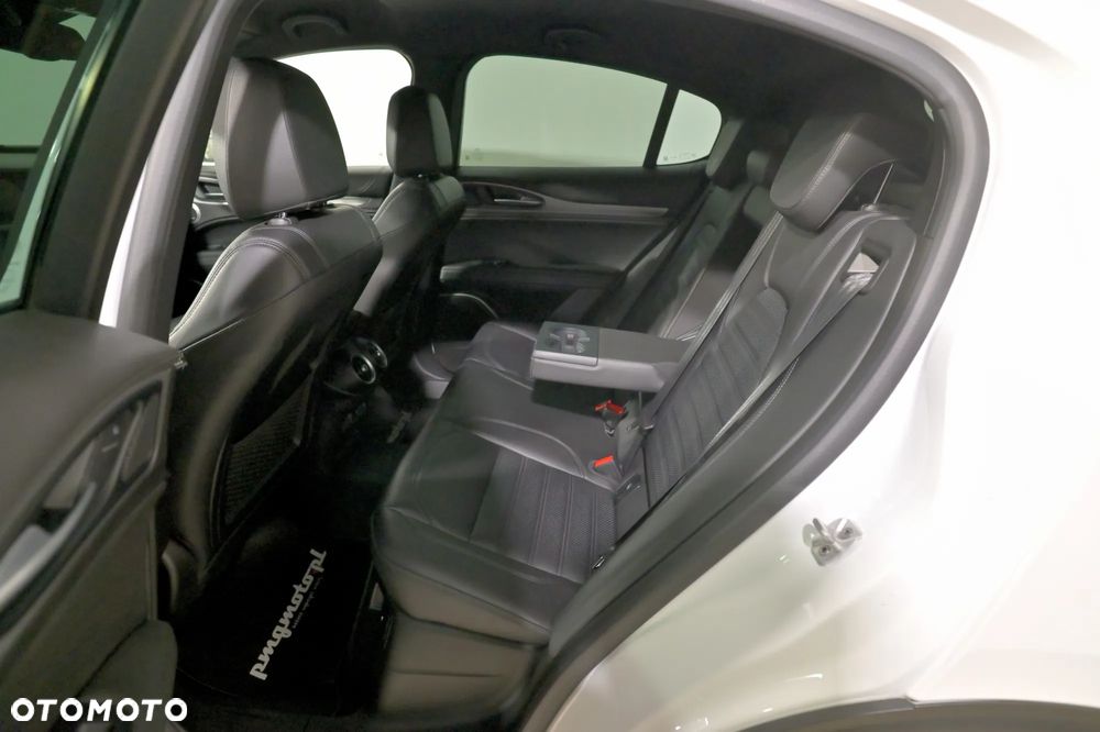 Alfa Romeo Stelvio 2.0 Turbo TI Q4 - 9