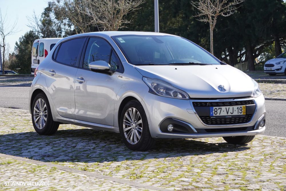 Peugeot 208 1.2 PureTech Signature - 2