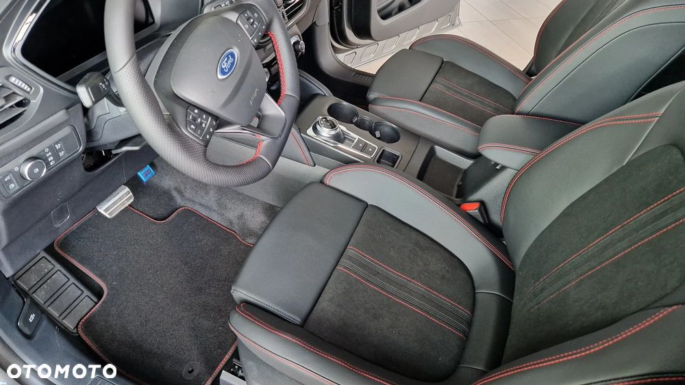 Ford Kuga 2.5 FHEV AWD ST-Line X eCVT - 19