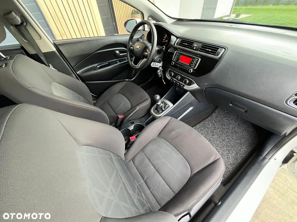 Kia Rio - 8