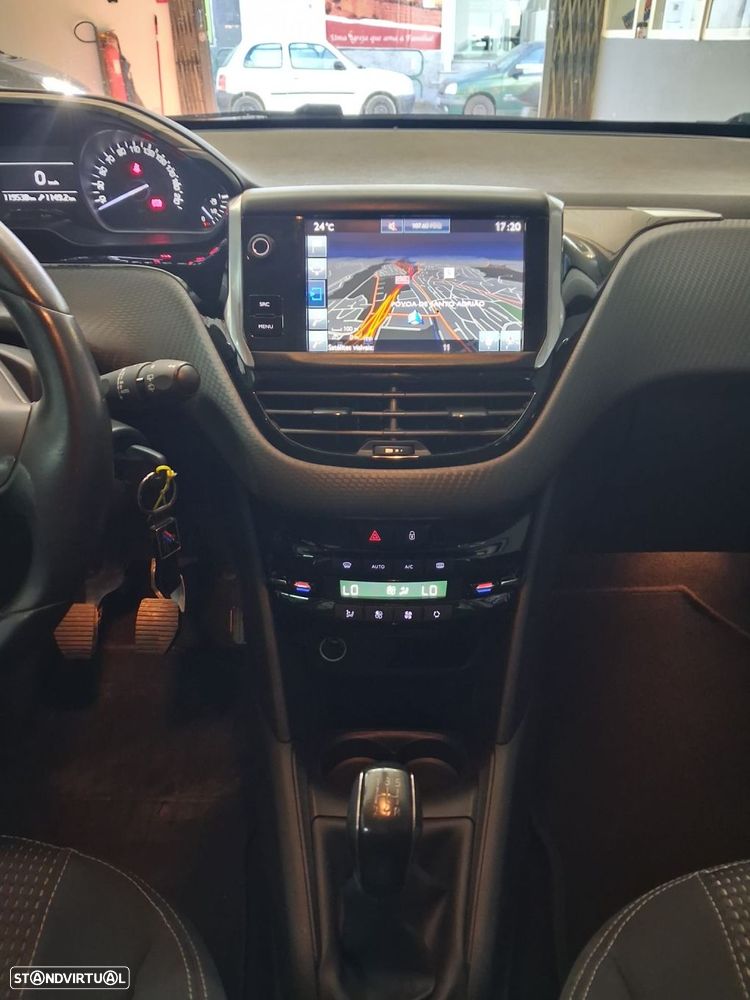 Peugeot 208 1.2 PureTech Style - 17