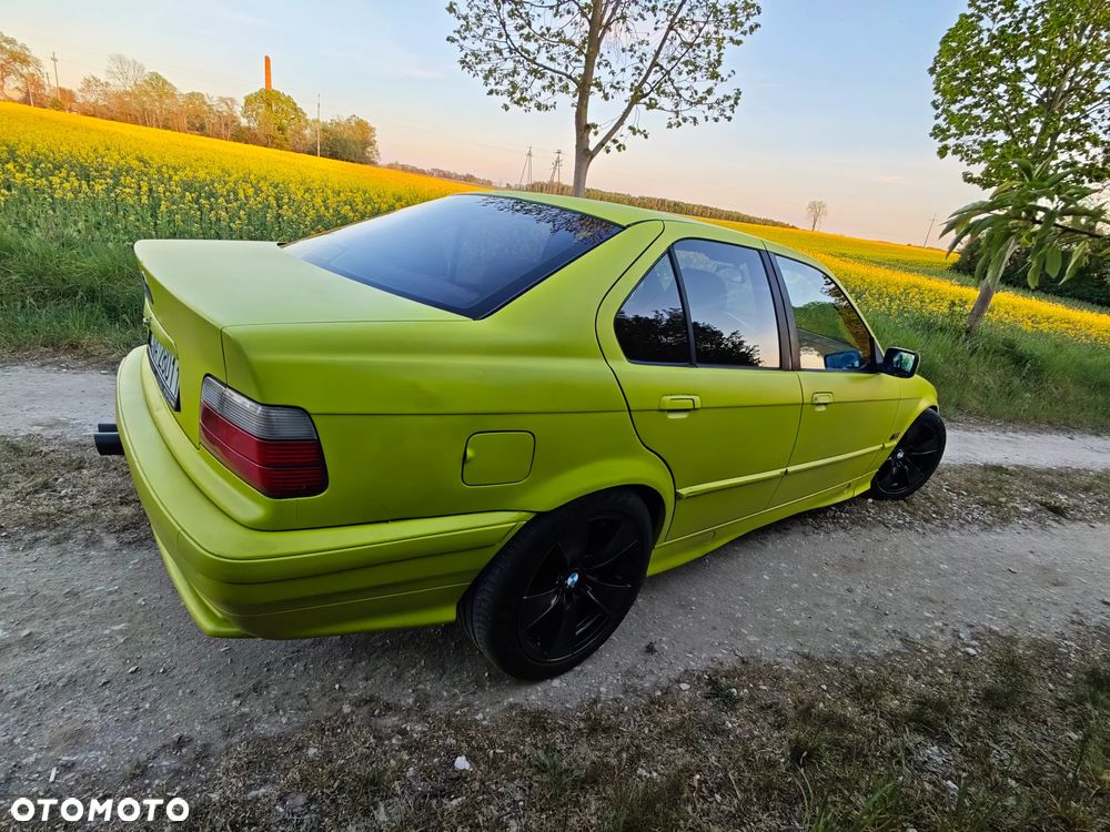 BMW Seria 3 318i - 3