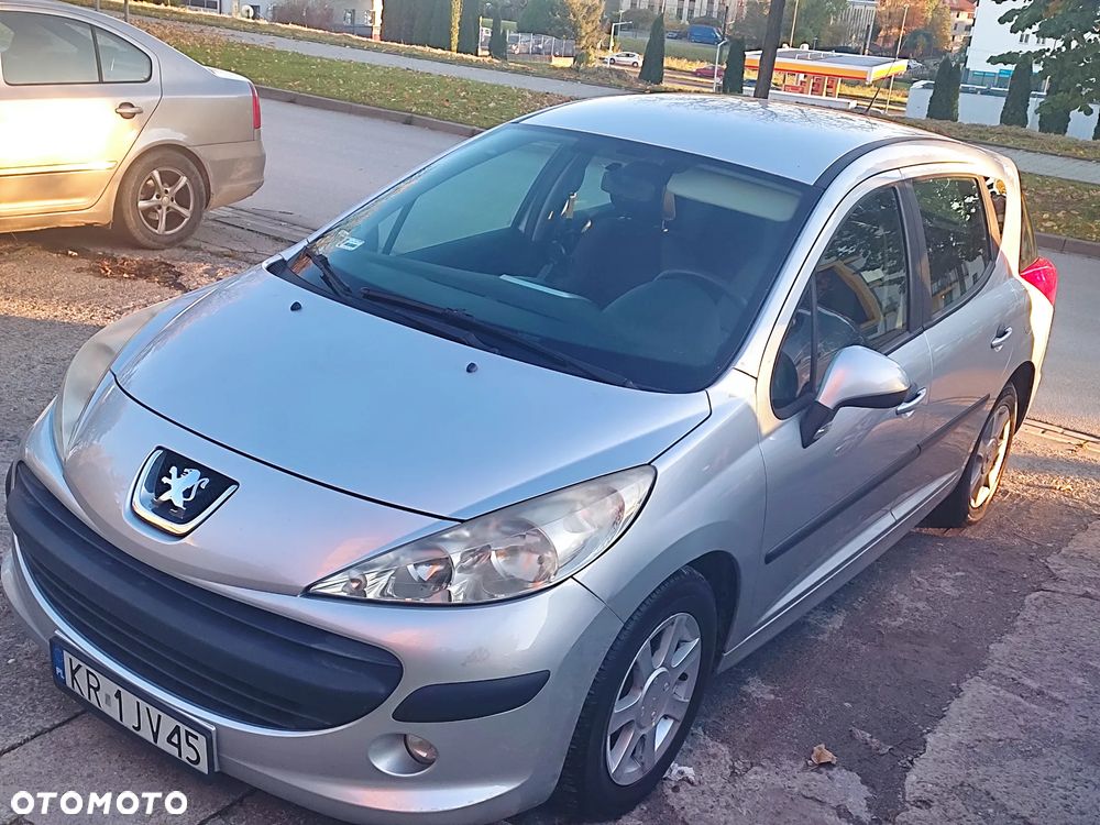 Peugeot 207 - 1