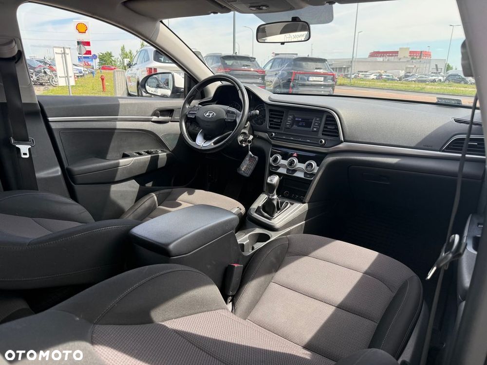 Hyundai Elantra 1.6 Classic Plus - 20