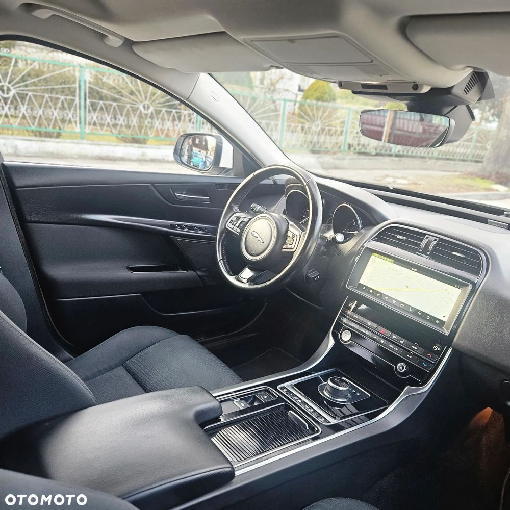 Jaguar XE - 27