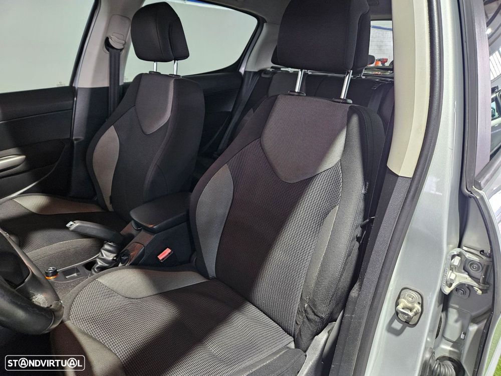 Peugeot 308 1.4 16V Executive - 12