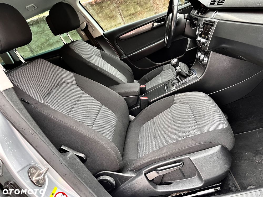 Volkswagen Passat 2.0 TDI BlueMotion Technology Highline - 16