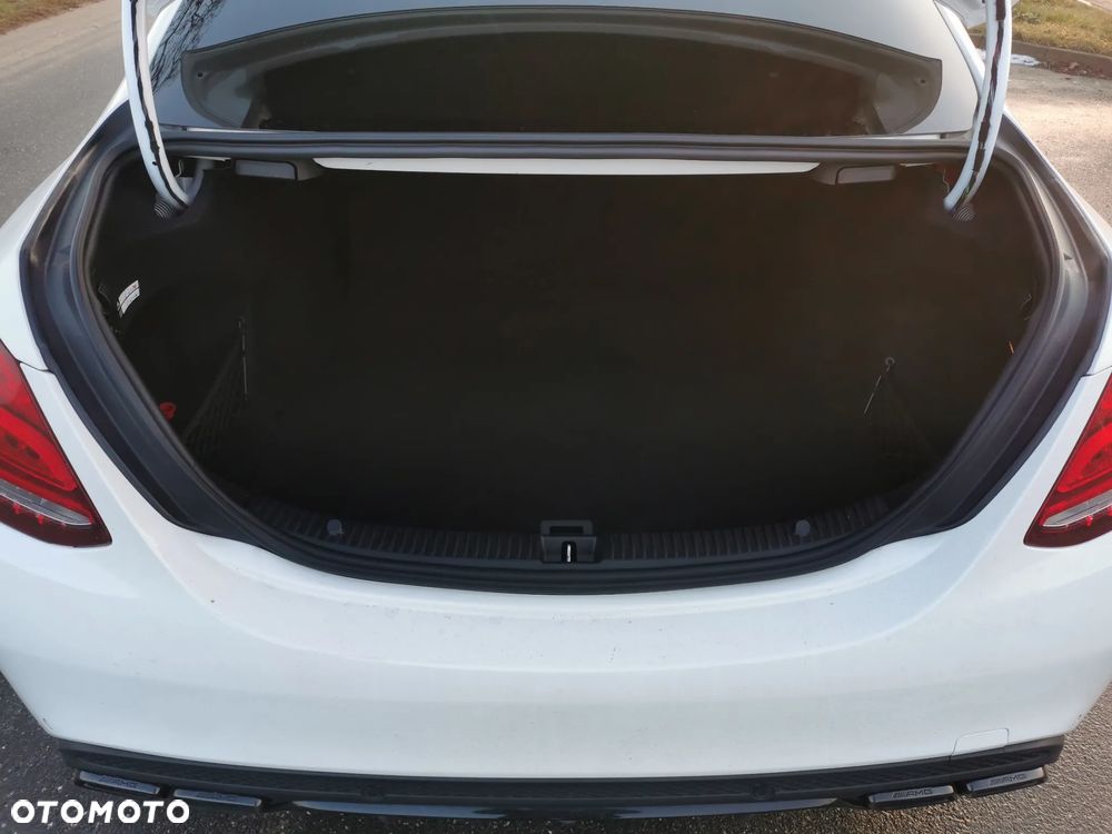 Mercedes-Benz Klasa C AMG 63 S AMG Speedshift 7G-MCT - 14