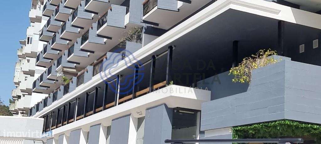 T4 de 309 m2 no coração do Monte Estoril - Grande imagem: 2/29