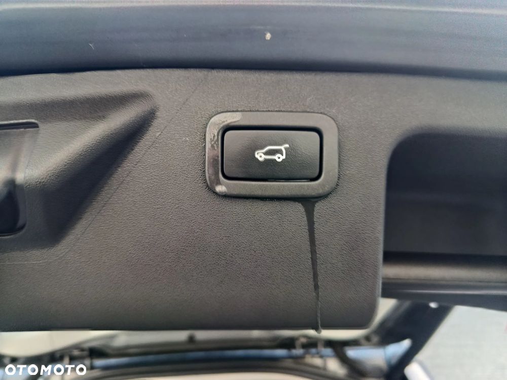 Land Rover Discovery Sport TD4 HSE Luxury - 25