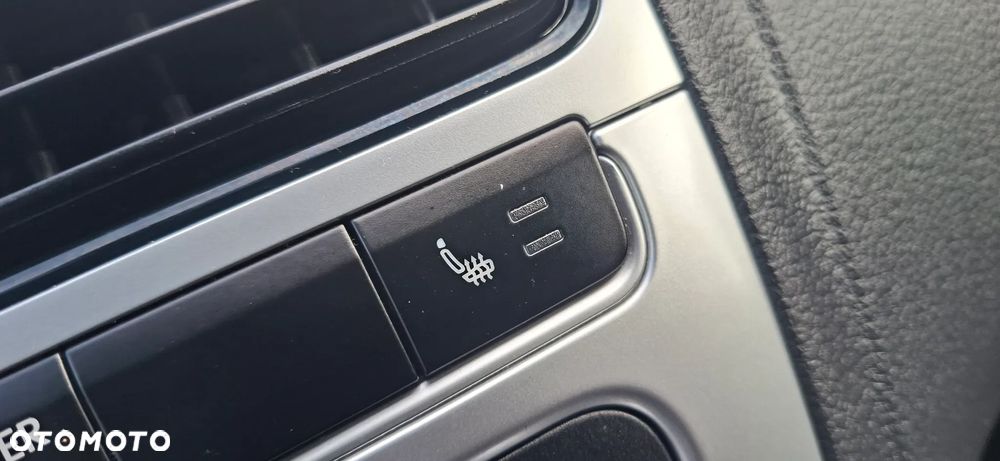 Volkswagen Polo 1.2 TSI MATCH - 33