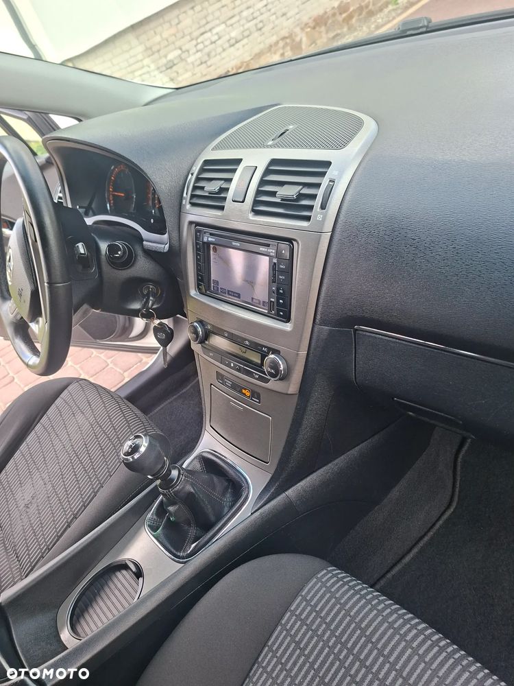 Toyota Avensis 1.8 Life - 11