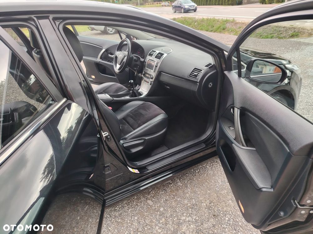 Toyota Avensis 1.8 Comfort - 16