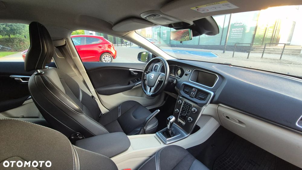Volvo V40 T3 Drive-E Momentum - 19