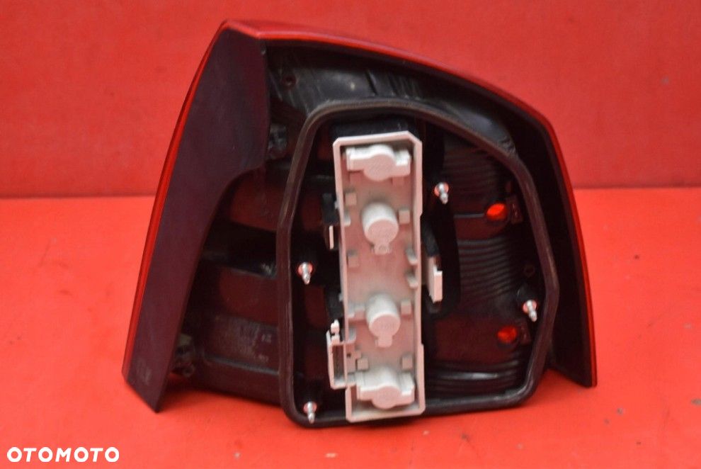 LAMPA LEWA TYŁ TYLNA 1Z5945095B SKODA OCTAVIA 2 II 5D HB LIFT 08-13 - 4
