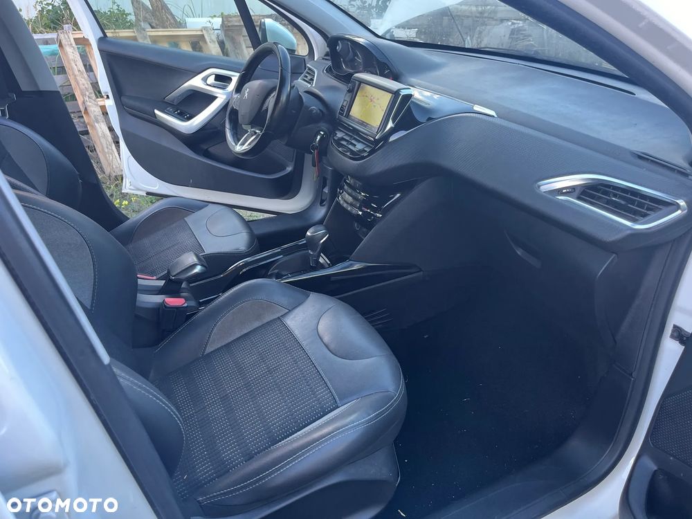 Peugeot 2008 1.2 Pure Tech Allure S&S EAT6 - 11