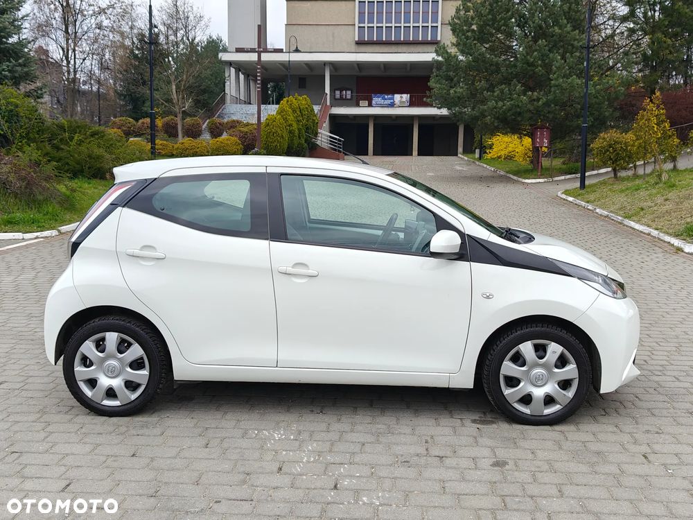 Toyota Aygo x-play touch - 18