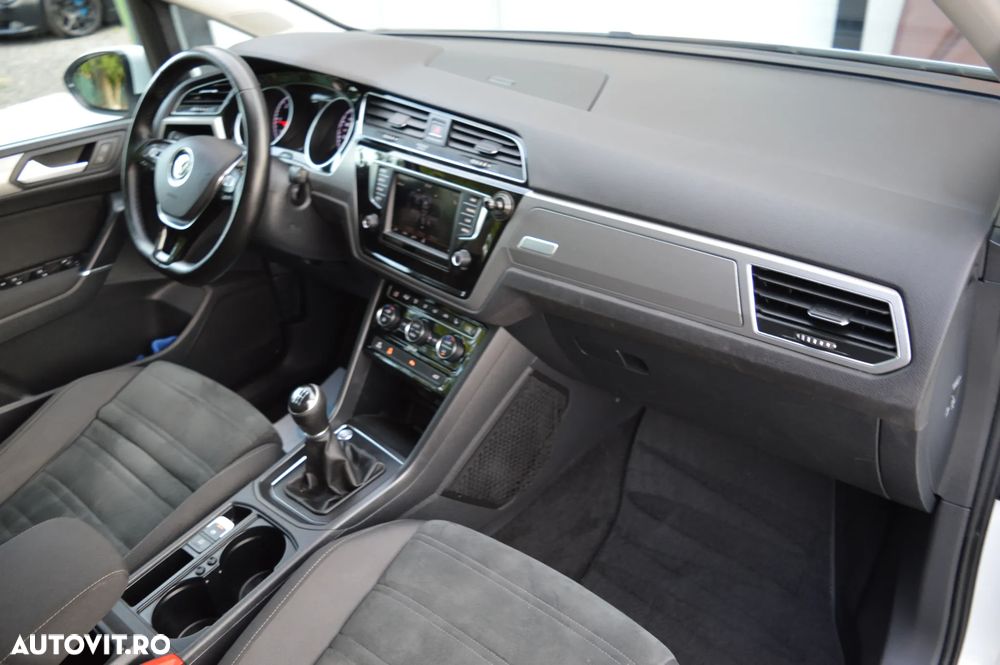 Volkswagen Touran 2.0 TDI SCR Highline - 3