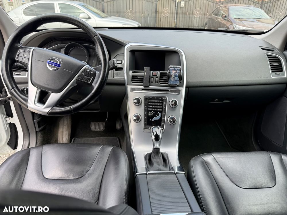 Volvo XC 60 D4 Momentum Pro - 17