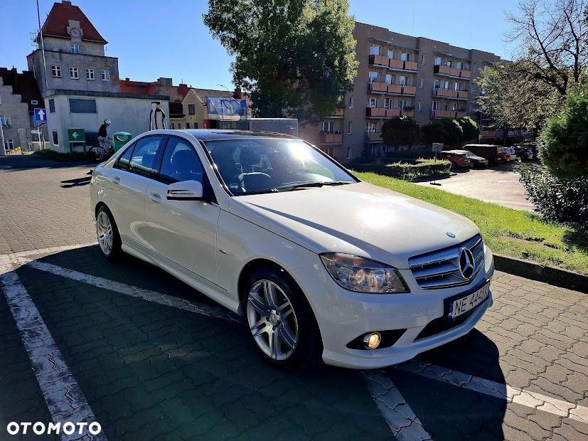 Mercedes-Benz Klasa C 180 CGI Automatik BlueEFFICIENCY Elegance - 9
