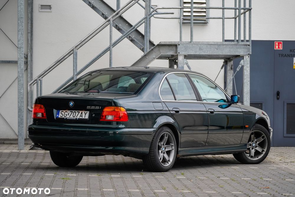 BMW Seria 5 525i - 11