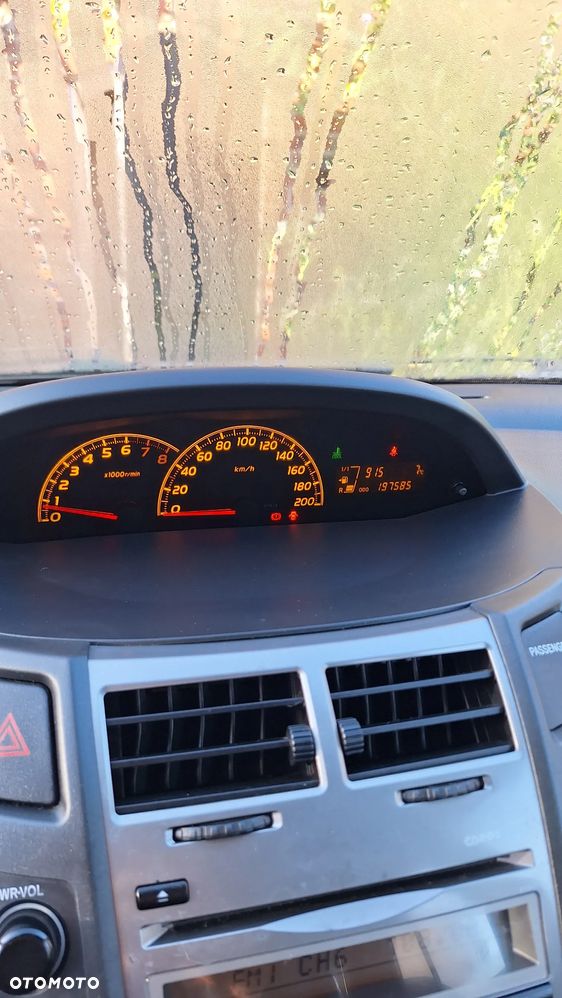 Toyota Yaris 1.33 Premium - 7